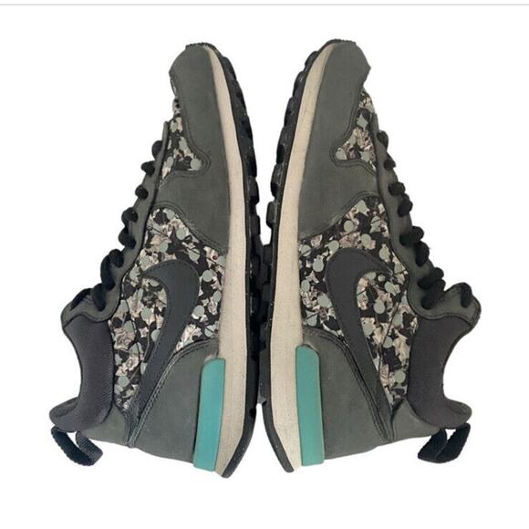 NIKE Liberty of London US 6 Internationalist Mid Sneaker Belmont 704846-200 - Picture 1 of 10
